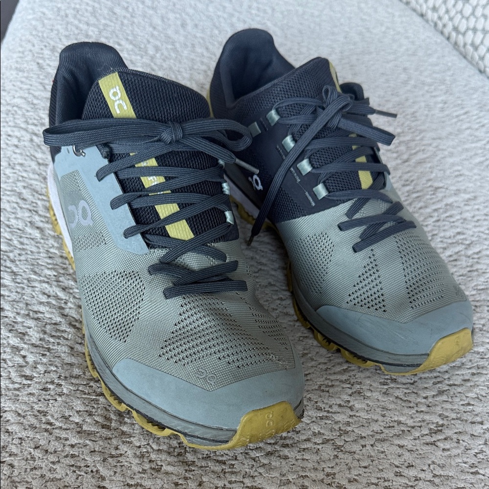 On Running Men's Gray and Yellow Athletic‎ Shoes